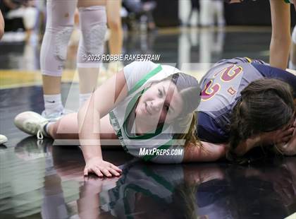 Thumbnail 3 in Paradise vs. Bells (UIL 3A D2 Regional Final Playoff) photogallery.