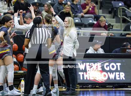 Thumbnail 1 in Paradise vs. Bells (UIL 3A D2 Regional Final Playoff) photogallery.