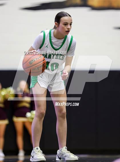 Thumbnail 2 in Paradise vs. Bells (UIL 3A D2 Regional Final Playoff) photogallery.