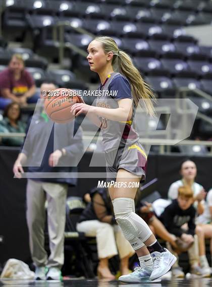 Thumbnail 2 in Paradise vs. Bells (UIL 3A D2 Regional Final Playoff) photogallery.