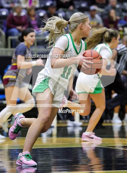 Thumbnail 1 in Paradise vs. Bells (UIL 3A D2 Regional Final Playoff) photogallery.