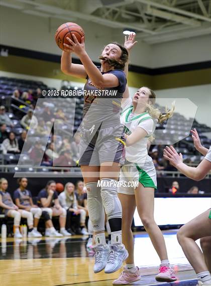 Thumbnail 1 in Paradise vs. Bells (UIL 3A D2 Regional Final Playoff) photogallery.