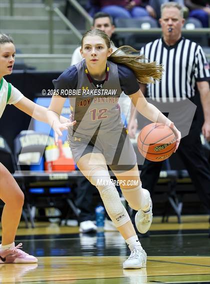 Thumbnail 3 in Paradise vs. Bells (UIL 3A D2 Regional Final Playoff) photogallery.