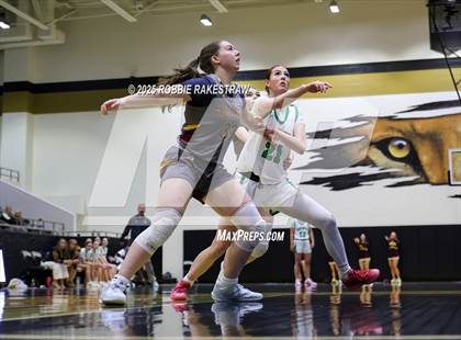 Thumbnail 2 in Paradise vs. Bells (UIL 3A D2 Regional Final Playoff) photogallery.