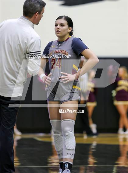 Thumbnail 2 in Paradise vs. Bells (UIL 3A D2 Regional Final Playoff) photogallery.