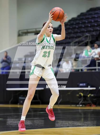 Thumbnail 3 in Paradise vs. Bells (UIL 3A D2 Regional Final Playoff) photogallery.