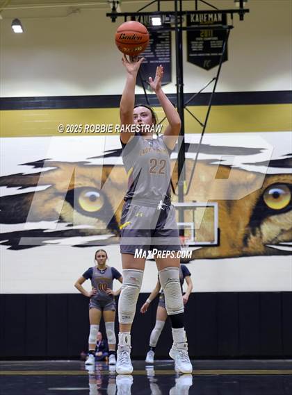 Thumbnail 2 in Paradise vs. Bells (UIL 3A D2 Regional Final Playoff) photogallery.