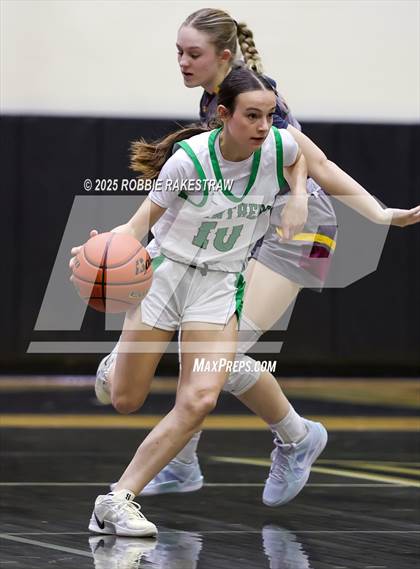 Thumbnail 2 in Paradise vs. Bells (UIL 3A D2 Regional Final Playoff) photogallery.