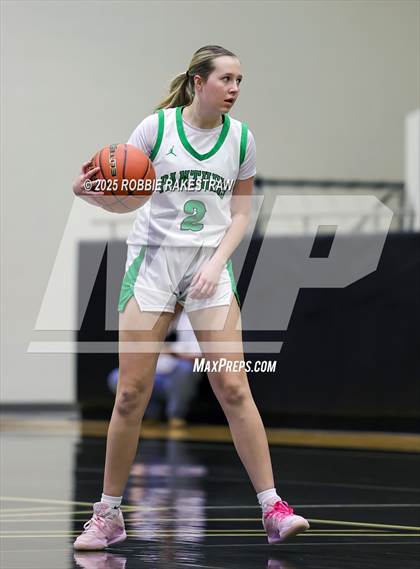 Thumbnail 3 in Paradise vs. Bells (UIL 3A D2 Regional Final Playoff) photogallery.