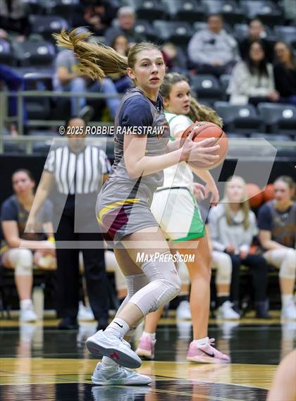 Thumbnail 3 in Paradise vs. Bells (UIL 3A D2 Regional Final Playoff) photogallery.