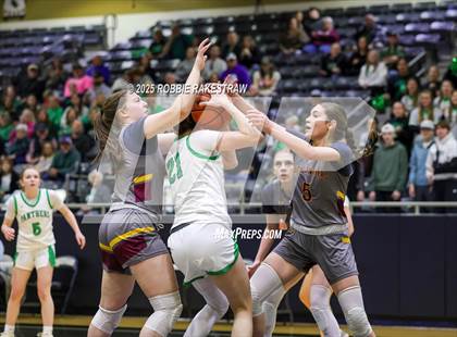 Thumbnail 3 in Paradise vs. Bells (UIL 3A D2 Regional Final Playoff) photogallery.