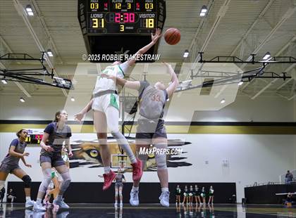 Thumbnail 1 in Paradise vs. Bells (UIL 3A D2 Regional Final Playoff) photogallery.