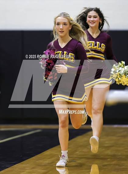 Thumbnail 1 in Paradise vs. Bells (UIL 3A D2 Regional Final Playoff) photogallery.