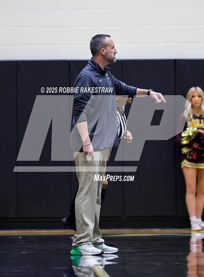 Thumbnail 3 in Paradise vs. Bells (UIL 3A D2 Regional Final Playoff) photogallery.