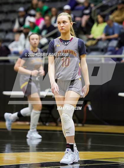 Thumbnail 2 in Paradise vs. Bells (UIL 3A D2 Regional Final Playoff) photogallery.