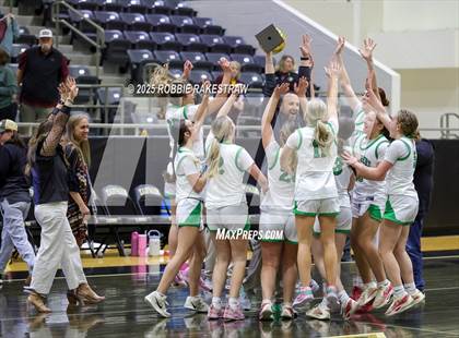 Thumbnail 1 in Paradise vs. Bells (UIL 3A D2 Regional Final Playoff) photogallery.
