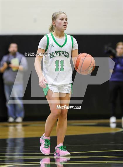 Thumbnail 2 in Paradise vs. Bells (UIL 3A D2 Regional Final Playoff) photogallery.