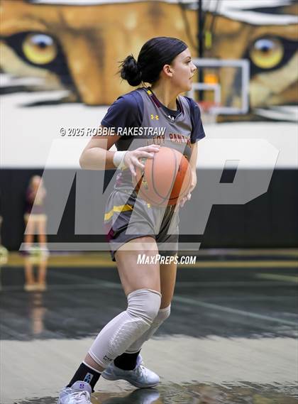 Thumbnail 3 in Paradise vs. Bells (UIL 3A D2 Regional Final Playoff) photogallery.