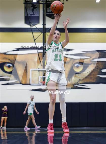 Thumbnail 1 in Paradise vs. Bells (UIL 3A D2 Regional Final Playoff) photogallery.