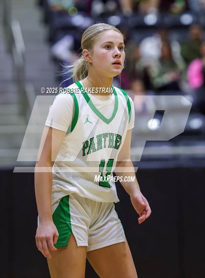 Thumbnail 2 in Paradise vs. Bells (UIL 3A D2 Regional Final Playoff) photogallery.