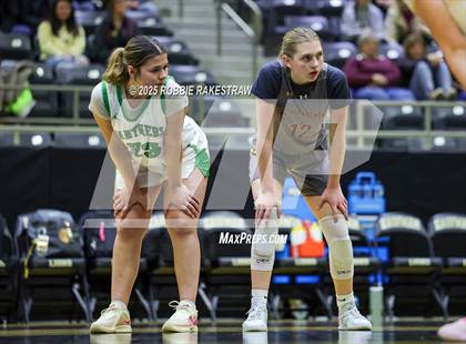Thumbnail 3 in Paradise vs. Bells (UIL 3A D2 Regional Final Playoff) photogallery.