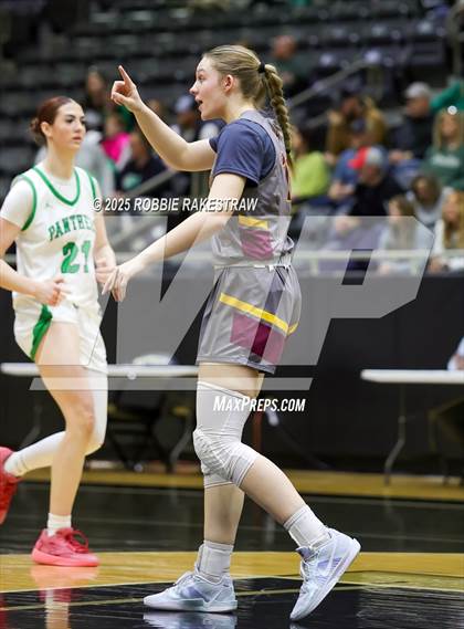 Thumbnail 1 in Paradise vs. Bells (UIL 3A D2 Regional Final Playoff) photogallery.
