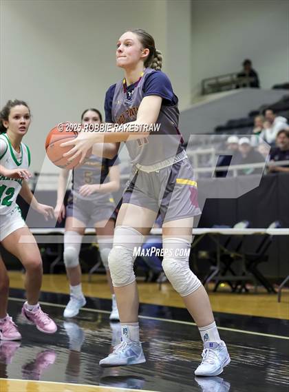 Thumbnail 1 in Paradise vs. Bells (UIL 3A D2 Regional Final Playoff) photogallery.