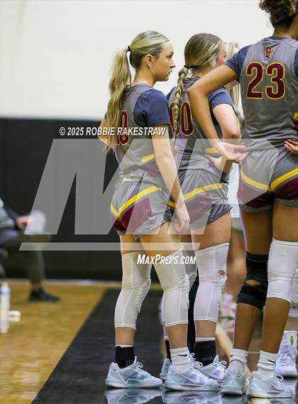 Thumbnail 3 in Paradise vs. Bells (UIL 3A D2 Regional Final Playoff) photogallery.