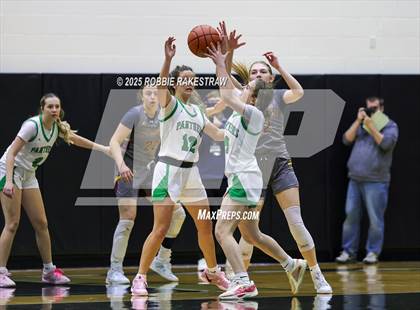 Thumbnail 3 in Paradise vs. Bells (UIL 3A D2 Regional Final Playoff) photogallery.
