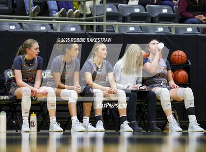 Thumbnail 1 in Paradise vs. Bells (UIL 3A D2 Regional Final Playoff) photogallery.