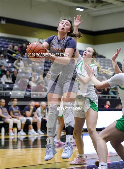 Thumbnail 2 in Paradise vs. Bells (UIL 3A D2 Regional Final Playoff) photogallery.