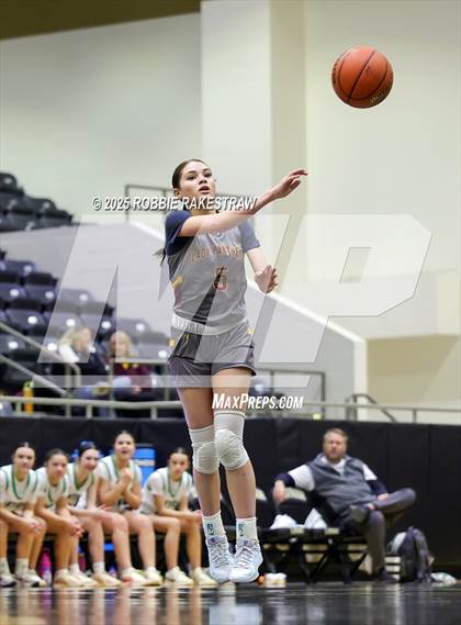 Thumbnail 2 in Paradise vs. Bells (UIL 3A D2 Regional Final Playoff) photogallery.