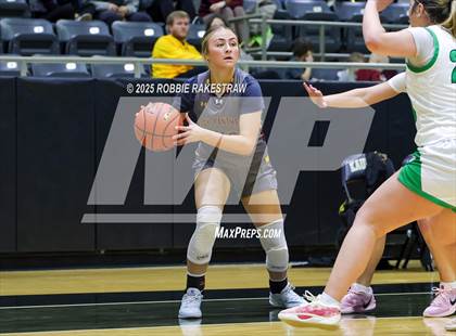 Thumbnail 2 in Paradise vs. Bells (UIL 3A D2 Regional Final Playoff) photogallery.
