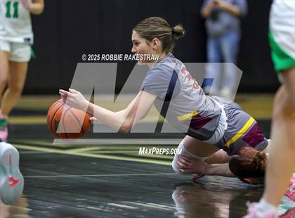 Thumbnail 1 in Paradise vs. Bells (UIL 3A D2 Regional Final Playoff) photogallery.