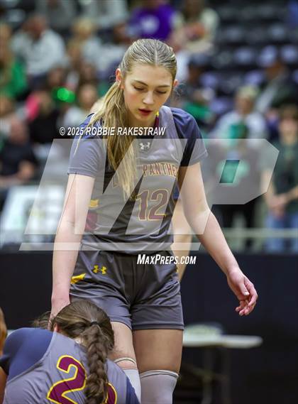 Thumbnail 1 in Paradise vs. Bells (UIL 3A D2 Regional Final Playoff) photogallery.