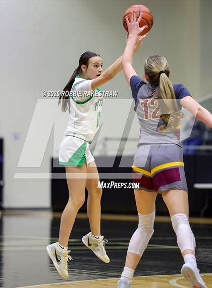 Thumbnail 1 in Paradise vs. Bells (UIL 3A D2 Regional Final Playoff) photogallery.