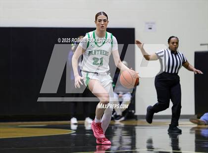 Thumbnail 2 in Paradise vs. Bells (UIL 3A D2 Regional Final Playoff) photogallery.