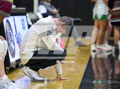 Thumbnail 3 in Paradise vs. Bells (UIL 3A D2 Regional Final Playoff) photogallery.