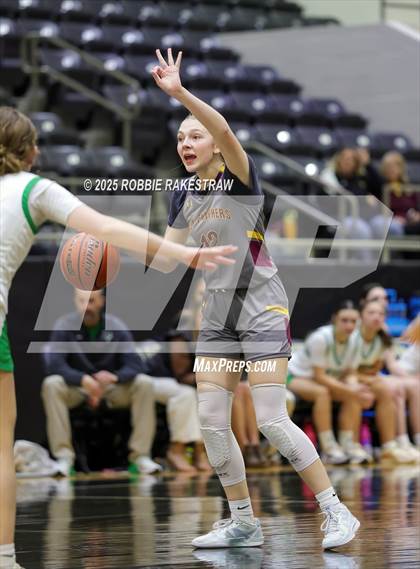 Thumbnail 3 in Paradise vs. Bells (UIL 3A D2 Regional Final Playoff) photogallery.