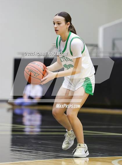 Thumbnail 3 in Paradise vs. Bells (UIL 3A D2 Regional Final Playoff) photogallery.