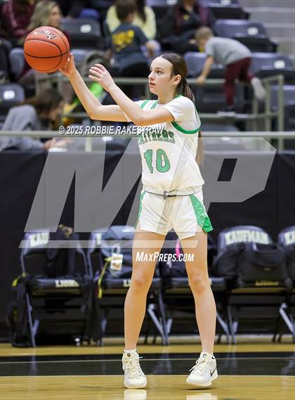 Thumbnail 2 in Paradise vs. Bells (UIL 3A D2 Regional Final Playoff) photogallery.