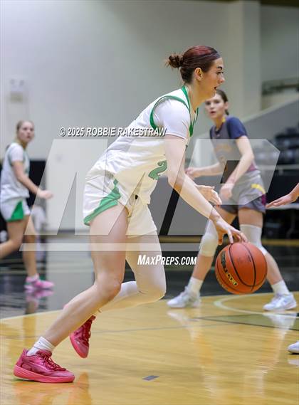 Thumbnail 1 in Paradise vs. Bells (UIL 3A D2 Regional Final Playoff) photogallery.