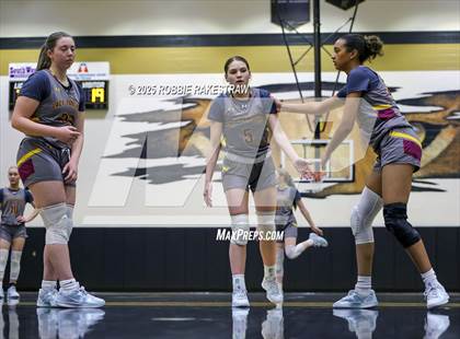 Thumbnail 1 in Paradise vs. Bells (UIL 3A D2 Regional Final Playoff) photogallery.