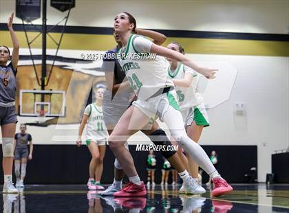 Thumbnail 2 in Paradise vs. Bells (UIL 3A D2 Regional Final Playoff) photogallery.