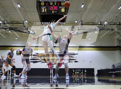 Thumbnail 3 in Paradise vs. Bells (UIL 3A D2 Regional Final Playoff) photogallery.