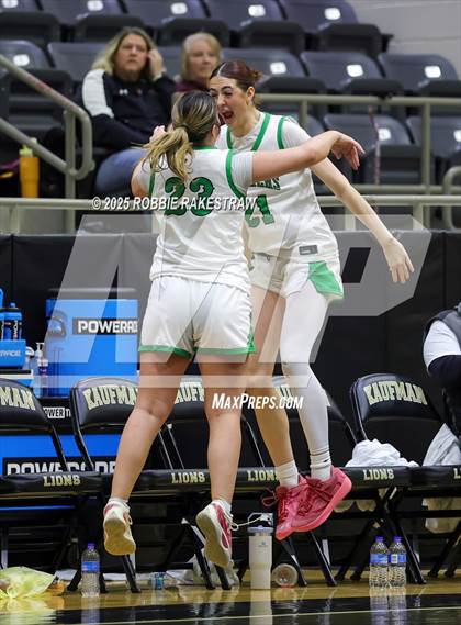 Thumbnail 3 in Paradise vs. Bells (UIL 3A D2 Regional Final Playoff) photogallery.