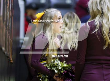 Thumbnail 1 in Paradise vs. Bells (UIL 3A D2 Regional Final Playoff) photogallery.