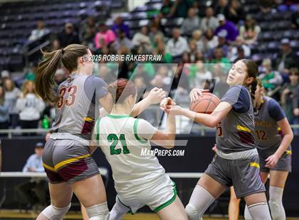 Thumbnail 2 in Paradise vs. Bells (UIL 3A D2 Regional Final Playoff) photogallery.