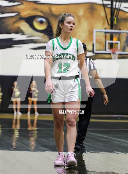 Thumbnail 1 in Paradise vs. Bells (UIL 3A D2 Regional Final Playoff) photogallery.