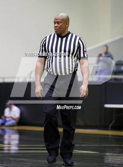 Thumbnail 1 in Paradise vs. Bells (UIL 3A D2 Regional Final Playoff) photogallery.